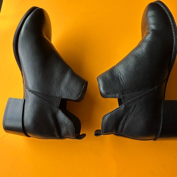 Seychelles Sleek Black Leather Pull On Ankle Boots   Size 9.5 - Picture 5 of 12